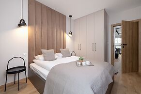 Bright Apartment Kraków by Renters