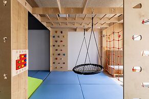 Bright Apartment Kraków by Renters