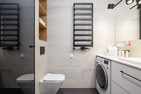 Bright Apartment Kraków by Renters