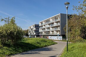 Bright Apartment Kraków by Renters