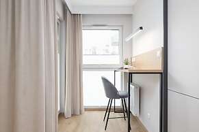 Bright Apartment Kraków by Renters