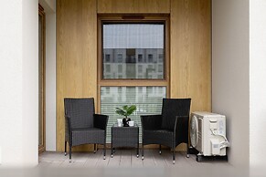 Bright Apartment Kraków by Renters