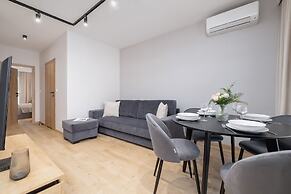 Bright Apartment Kraków by Renters