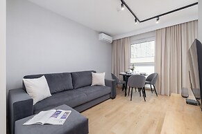 Bright Apartment Kraków by Renters