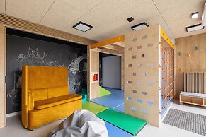 Bright Apartment Kraków by Renters