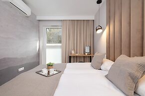 Bright Apartment Kraków by Renters