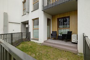 Bright Apartment Kraków by Renters