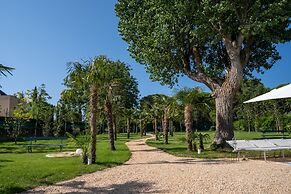 Charming Green and Blue Villa by Wonderful Italy