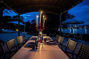 Charming Green and Blue Villa by Wonderful Italy