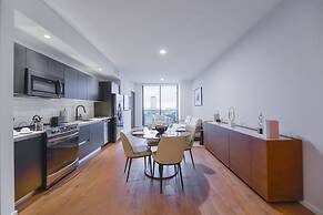 Amazing View Luxury Condo Near Bayside