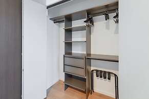 Amazing View Luxury Condo Near Bayside