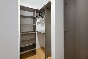 Amazing View Luxury Condo Near Bayside