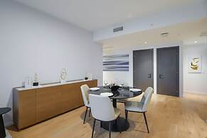 Amazing View Luxury Condo Near Bayside