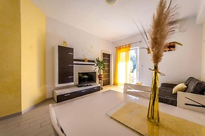 Mit - 100m to the sea - A3 Zuti