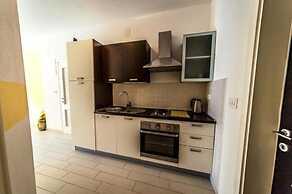 Mit - 100m to the sea - A3 Zuti