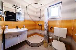 Mit - 100m to the sea - A3 Zuti