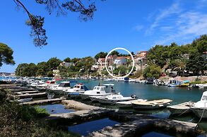 Elvi - Amazing Position & Parking - A5