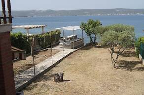 Gianna - Beachfront - H