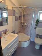 Mit - 100m to the sea - A5 b&w