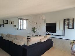 Mit - 100m to the sea - A5 b&w