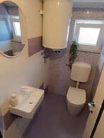 Mit - 100m to the sea - A5 b&w