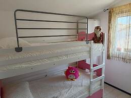 Mit - 100m to the sea - A5 b&w