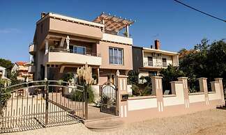 Mit - 100m to the sea - A5 b&w