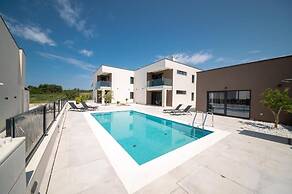 Vrsi Beautiful Apartments With Pool - A1