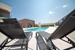 Vrsi Beautiful Apartments With Pool - A1