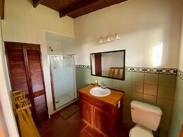 Sea Cliff Eco-Cottages & Gin Distillery