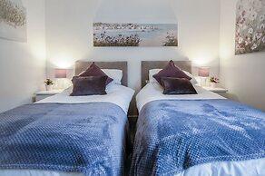 Luxurious Apartment Charlton Mews - 2 Bed - Tenby