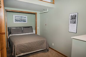 Waterfront 2BDR Condo in Grand Haven 110