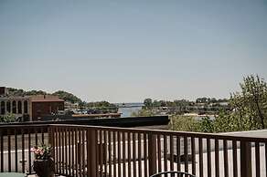 Waterfront 2BDR Condo in Grand Haven 110