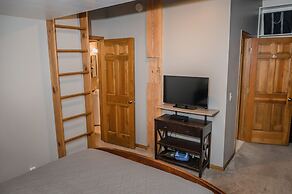 Waterfront 2BDR Condo in Grand Haven 110