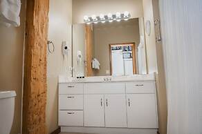 Waterfront 2BDR Condo in Grand Haven 110