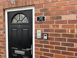 Impeccable 2-bed Apartment in Scarborough