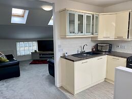 Impeccable 2-bed Apartment in Scarborough