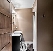 Luxurious 2BDR Loft-Condo Grand Haven 12