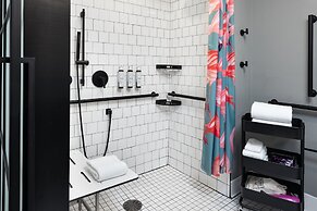 Moxy Madison Downtown