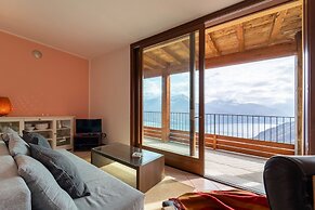 Willow Apartment With Lakeview by Wonderful Italy