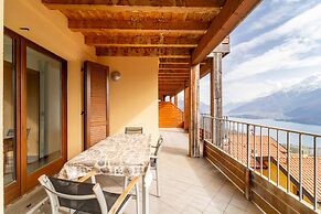 Willow Apartment With Lakeview by Wonderful Italy