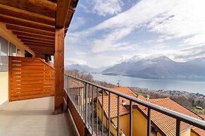 Willow Apartment With Lakeview by Wonderful Italy