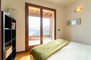 Willow Apartment With Lakeview by Wonderful Italy