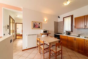 Willow Apartment With Lakeview by Wonderful Italy