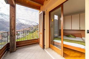 Willow Apartment With Lakeview by Wonderful Italy