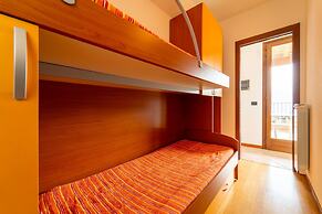 Willow Apartment With Lakeview by Wonderful Italy