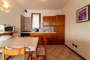 Willow Apartment With Lakeview by Wonderful Italy