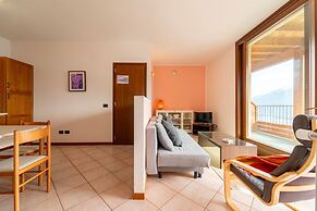 Willow Apartment With Lakeview by Wonderful Italy