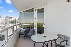 Luxury apt with Bay View at Miami Beach