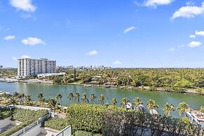 Luxury apt with Bay View at Miami Beach